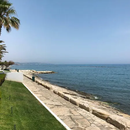 Апартаменты Luxury On The Beachfront